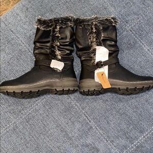 Vepose Black Winter & Rain Boots with Design and Thick Soles